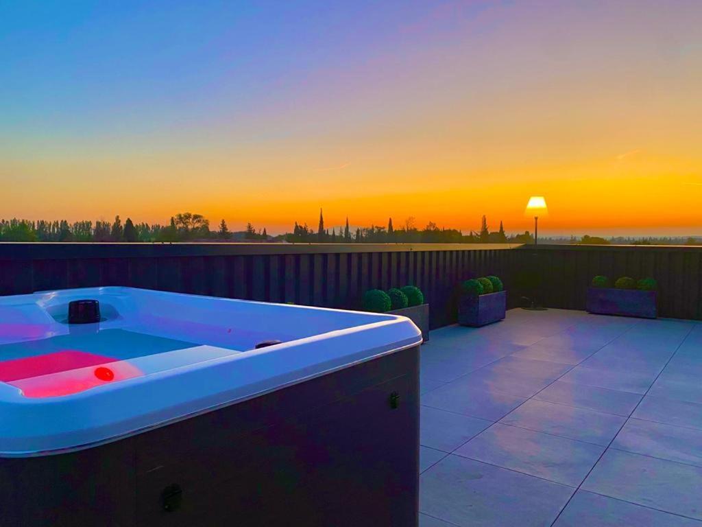 Saint Remy De Provence Roof Top Avec Jacuzzi Esterno foto